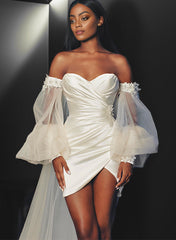 Sheath/Column Sweetheart Mini Lace Wedding Dress