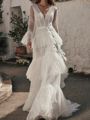 A-Line/Princess V-Neck Long Sleeves Lace Wedding Dress